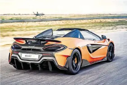  ?? MCLAREN ?? Ist nicht nur schnell, sondern dürfte auch schnell ausverkauf­t sein: Der neue McLaren 600LT Spider wird nur ein Jahr lang produziert.