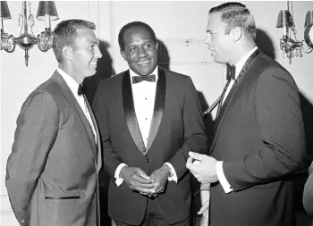  ?? AP Photo/Charles Harrity, File ?? ■ Chicago Bears’ Mike Pyle, right, president of the NFL Players Associatio­n, chats with Bart Starr, left, and Willie Davis, both of the Green Bay Packers, on July 9, 1967, at an awards dinner in Chicago.