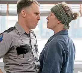  ?? [PHOTO PROVIDED BY MERRICK MORTON, FOX SEARCHLIGH­T PICTURES] ?? Golden Globe winners Sam Rockwell and Frances McDormand star in “Three Billboards Outside Ebbing, Missouri.”