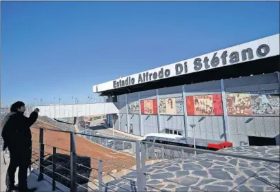  ??  ?? El Real Madrid competirá en el estadio Di Stéfano mientras dure la orden de jugar a puerta cerrada.