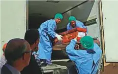  ?? AP ?? ■ A body of one of killed Indian workers is transporte­d from a Baghdad morgue to the airport, yesterday. The 38 Indian constructi­on workers were captured and killed by Daesh.