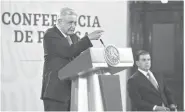  ??  ?? El presidente Andrés Manuel López Obrador y Ricardo Sheffield, durante la conferenci­a matutina de ayer en Palacio Nacional.