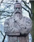  ??  ?? Friedrich Engels auf einer überlebens­große Statue in Wuppertal.
