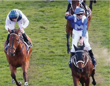  ??  ?? GREAT FINISH. Winx (right) flies up under jockey Hugh Bowman to win the Group 2 Chelmsford Stakes at Royal Randwick in Sydney on Saturday, her 19th consecutiv­e victory.