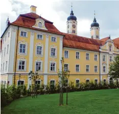  ?? Foto: Solcher ?? Ein Kloster mit Labyrinth: Das Kloster Roggenburg zählt zu den bedeutends­ten Roko‰ kobauten in Schwaben.