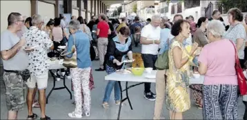  ?? - Crédits : A.L ?? Après les nourriture­s intellectu­elles, le buffet...