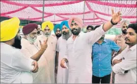  ?? SANJEEV KUMAR/HT ?? ■ Aam Aadmi Party MLA Sukhpal Singh Khaira taking stock of preparatio­ns a day ahead of the workers’ convention in Bathinda on Wednesday.