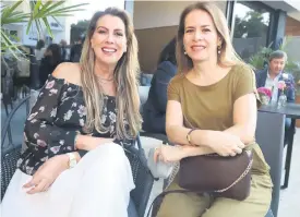  ??  ?? Cristina De Barragán y Cecilia De Del Rio