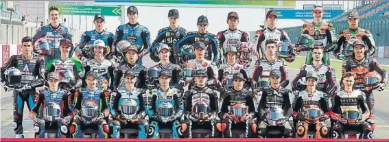  ?? FOTO: EFE ?? La parrilla de Moto3 Sólo ocho de los pilotos de la parrilla cuentan con victorias en su palmarés, ocho son los únicos pilotos mayores de 22 años y ocho se jugarán el rookie del año