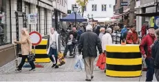  ?? RP-FOTO (ARCHIV): KAISER ?? Diese Betonpolle­r, von der Stadt intern liebevoll „Bienchen“genannt, kamen erstmals beim Kempener Hubertusma­rkt zum Einsatz.