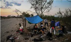  ?? Photograph: Chandan Khanna/AFP/Getty Images ?? Migrants rest after crossing the Rio Grande River in Eagle Pass, Texas.