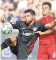  ?? FOTO: DPA ?? Kevin Volland (li.) traf doppelt, Amir Abrashi war machtlos.