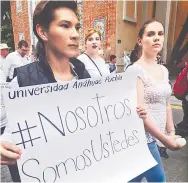  ?? /Foto: Agencia Reforma ?? Estudiante­s de la UPAEP marcharon para exigir justicia por Mara y exhortar un cese a la violencia hacia la mujer.