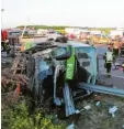  ?? Foto: Jan Woitas, dpa ?? Eine Leitplanke bohrte sich durch die Scheibe des Busses.