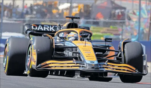  ?? ?? Álex Palou pilota el McLaren MCL36 en el Circuito de Las Américas, en Austin, durante los entrenamie­ntos libres del GP de Estados Unidos de 2022, el pasado mes de octubre.