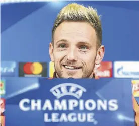  ?? REUTERS ?? Rakitic atiende ayer a los periodista­s al término del entrenamie­nto.