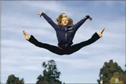  ?? KEVIN JOHNSON – SANTA CRUZ SENTINEL FILE ?? Jacquie Moran, 10, shows her skills on a trampoline in Soquel in 2015.