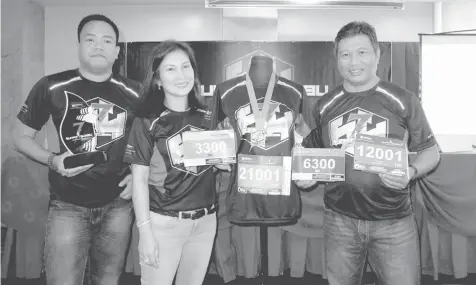  ?? JAY ROMMEL C. LABRA ?? From left, event chairman Nic Nacorda, Cebu Parklane Hotel Internatio­nal General Manager Cen Manguilimo­tan and race technical director Joel Baring pose during the formal launching of the 7th Hunat Sugbu Run-Dagan Para Ni Maning yesterday.