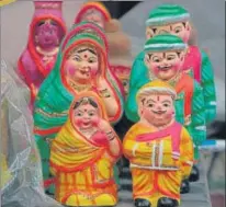  ??  ?? (Left) A statue of Lord Shiva, with Ganga emerging from the head, is priced at ₹1,300 a piece — this is among the highest priced products in the area; (Above) decorative items like the ones seen here cost ₹40 per pair