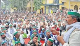  ?? HT PHOTO ?? BKU workers in Muzaffarna­gar staging a protest against power tariff hike.