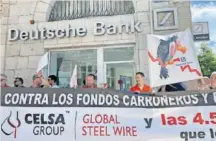  ?? EFE ?? Los trabajador­es de la fábrica de Celsa cortaron este viernes el paseo Pereda de Santander.