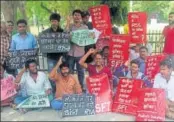  ?? HT PHOTO ?? Protestors demanding release of the arrested students at the GPO park in Lucknow on Saturday.