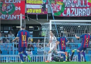  ??  ?? ALEGRÓN. Toni festeja el 0-2 que logró ante el Barça B en el Miniestadi.