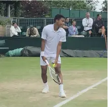  ?? STU COWAN ?? Montreal’s Felix Auger-Aliassime prepares to serve during first round of junior boys action at Wimbledon on Sunday.