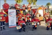  ?? (Photo C. P.) ?? Avec leur amicale, les sapeurs-pompiers d’Hyères, intervenan­t sur Carqueiran­ne et La Crau, signent un joli calendrier 2022 d’hier et d’aujourd’hui.