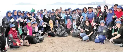  ??  ?? PESERTA yang melibatkan warga LHDN dan DBKK bergambar bersama selepas program berkenaan selesai.