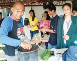  ??  ?? Scholars of TESDA doing hands-on training at the Ephrathah Farm in Badiangan, Iloilo.