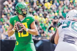  ?? AP FILE ?? Oreogn quarterbac­k Justin Herbert, who has thrown 10 touchdowns this season, has a chance to boost his Heisman chances this weekend against Stanford.