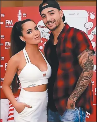  ??  ?? 1. La cantante pop Lali Espósito participó como jurado del Festival de Viña del Mar, en Chile, junto a Maluma, con quien intercambi­ó risas, chistes y complicida­d.