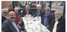  ?? (Photo N.-M.) ?? Les élus azuréens soutenant Mélenchon réunis à Nice pour défendre son projet.
