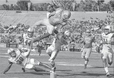  ?? Photograph­s by Robert Gauthier Los Angeles Times ?? GETTING IMPRESSIVE HANG TIME, UCLA’s Bolu Olorunfunm­i vaults in for a third-quarter touchdown.