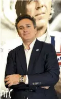  ??  ?? Alejandro Agag con l’orologio Monaco Gulf di TAG Heuer, partner fondatore della Formula E