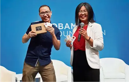  ?? — Filepic ?? Wong (right) and Tribeless CEO Shawn Cheng doing an empathy skills session for the Obama Foundation in December 2019. The team has developed a special online empathy workshop for students across the country as part of the #Standtoget­her campaign with the Ministry of Education.