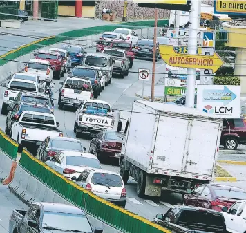  ?? FOTO: EL HERALDO ?? El 30% del parque vehicular se concentra en el departamen­to de Francisco Morazán y un 25% en Puerto Cortés. El 45% restante circula en los demás municipios del país.