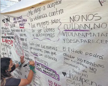  ??  ?? 2 2 Rostros Muchas personas prestaron su voz a las mujeres que han sido víctimas de violencia de género, exigiendo justicia.