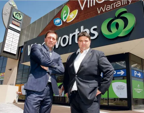  ?? Picture: ALISON WYND ?? State Opposition Leader Matthew Guy and MP Andrew Katos at the Armstrong Creek Woolworths yesterday