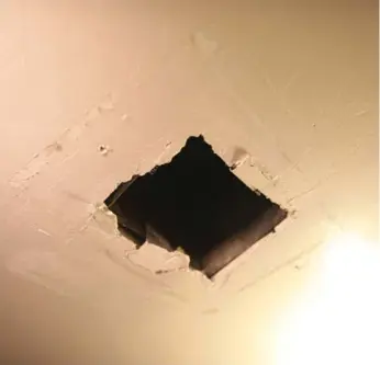  ?? RENÉ JOHNSTON/TORONTO STAR ?? Tenant Saif Greenidge has a laundry list of much-needed repairs, such as a hole where his bathroom fan should be.