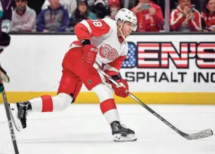  ?? GARY A. VASQUEZ/USA TODAY SPORTS ?? Red Wings right wing Patrick Kane shoots on goal against the Anaheim Ducks during the first period Sunday at Honda Center in Anaheim, Calif.