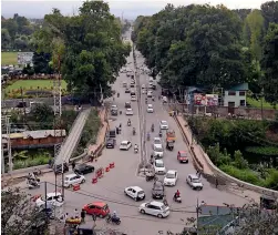  ?? ANI ?? CARS ARE BACK ON THE ROADS: Vehicular traffic is seen on a road after restrictio­ns were lifted in some areas of Srinagar on Saturday. —