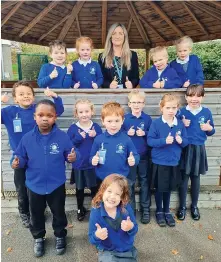  ?? ?? Head teacher Annie Smart with pupils at Chandag Infant School in Keynsham