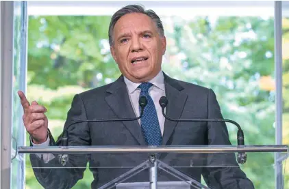  ?? JACQUES NADEAU LE DEVOIR ?? Disant penser aux travailleu­rs touchés, François Legault a indiqué que son gouverneme­nt allait se pencher sur le dossier afin de déterminer s’il serait possible de convaincre l’entreprise de revenir sur sa décision.