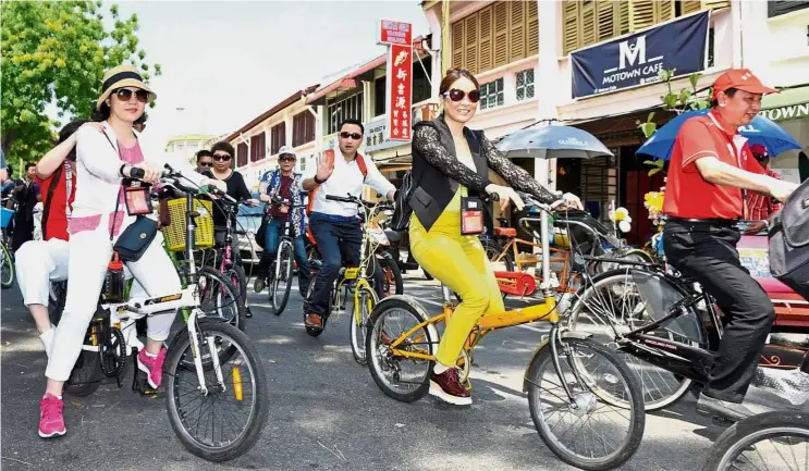  ??  ?? Major draw: Chinese tourists flocking to the cultural attraction­s at George Town’s core heritage zone.