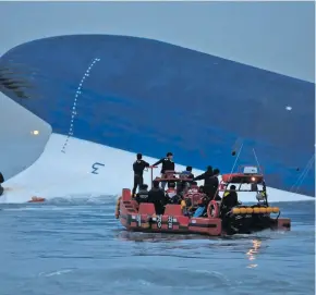  ??  ?? Maritime Police search for missing passengers in front of the sunken ferry Sewol off the southweste­rn South Korean island of Jindo on April 16, 2014.