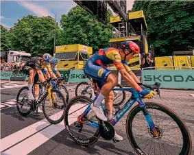  ?? BETTINI ?? Iridato 2019 Che potenza Mads Pedersen, 27 anni, campione del mondo 2019, vince a Limoges: Philipsen (2°) è dietro di lui, poi Van Aert (3°) e Groenewege­n (4°). Per il danese 31 centri da pro’, tra cui 6 tappe nei giri