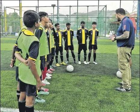  ?? HT PHOTO ?? Julio Manuel Segret Mondelo (right), a UEFA A-license coach from Spain, is part of an experience­d coaching staff at the academy.