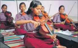  ?? GAYATRI JAYARAMAN/HT PHOTO ?? ▪ Violinists at the Telangana Social Welfare Residentia­l Educationa­l Institutio­n.